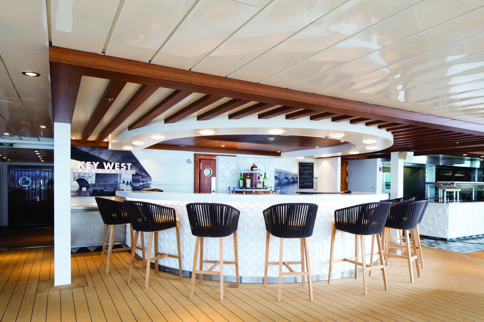 MyCruise Norwegian-Cruise-Line Pride-of-America Offentlige-arealer Barer-lounger-atrium12